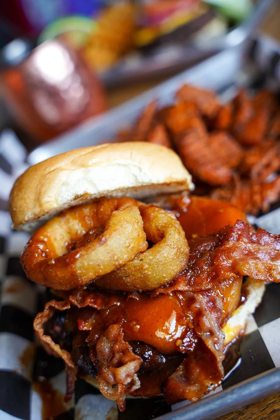 CHIEF'S BIG BURGERS